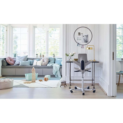 Håg Capisco Plus 8010 - эргономичный стул с жесткой обивкой