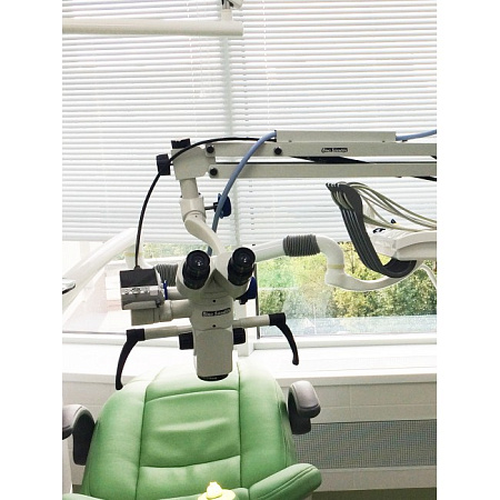 Quale Vision 5 plus​ - дентальный операционный микроскоп с 5-ти ступенчатым увеличением и HD-видеофиксацией