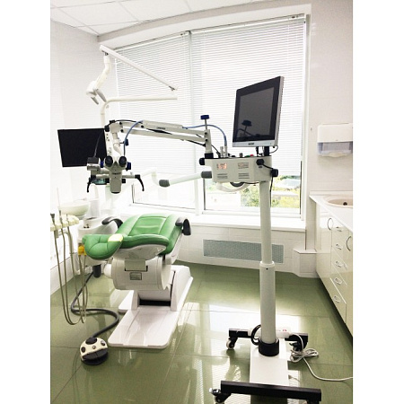 Quale Vision 5 plus​ - дентальный операционный микроскоп с 5-ти ступенчатым увеличением и HD-видеофиксацией